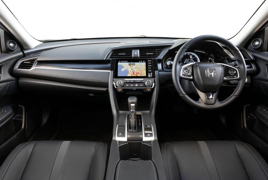 Торпедо Honda Civic VTi-LX Sedan (FC) 2019 года  (AU) (фото 17 из 28)